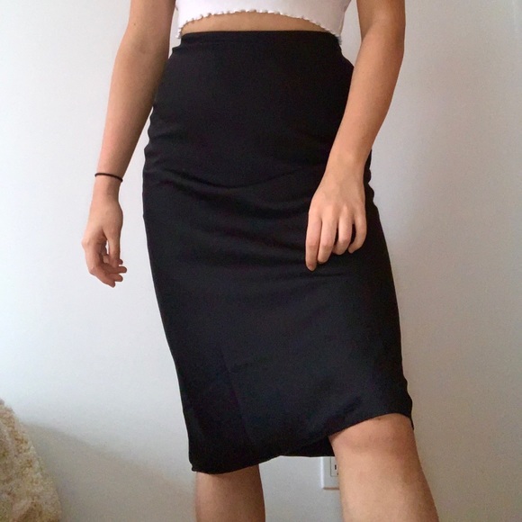 💕 Black Midi Skirt 💕 - Picture 3 of 3